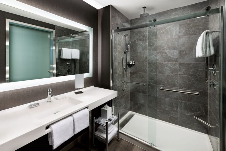 ar wasba guestroom bathroom 33313 39055 Classic Hor 768x513
