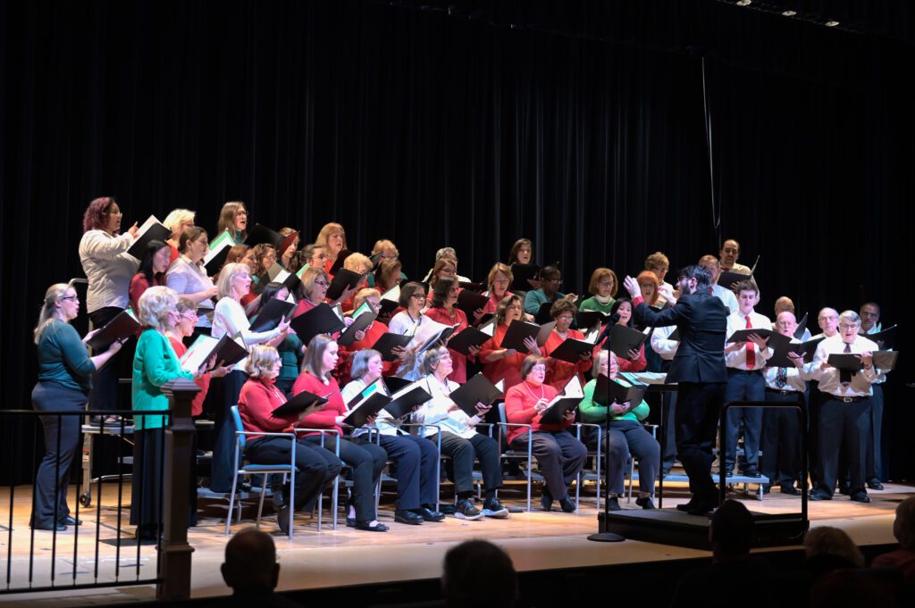 La chorale de Gaithersburg chante dans la salle