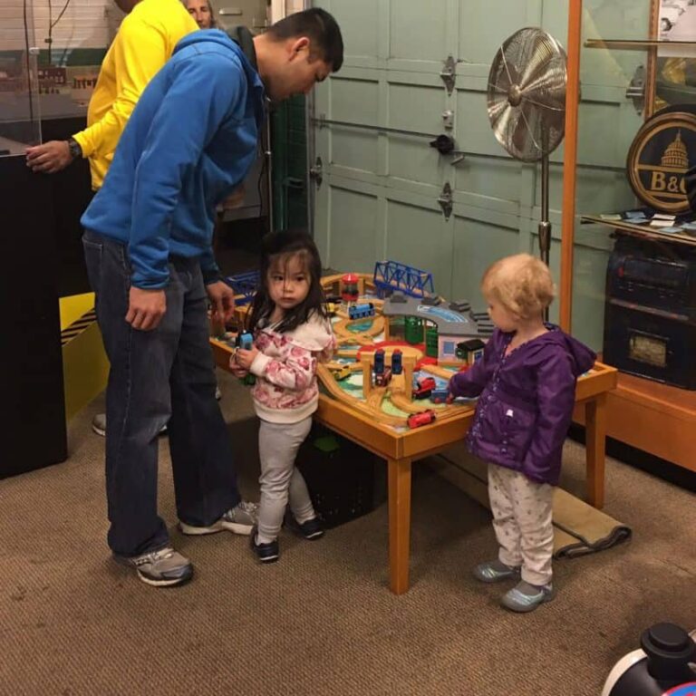 Kids at the BO station 768x768