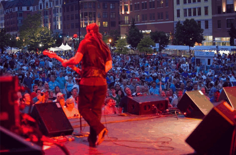 hometown holidays 768x503